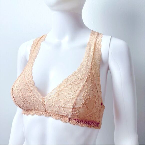 ɢᴜᴄ ᴠꜱ ᴜɴʟɪɴᴇᴅ ʟᴀᴄᴇ ʙʟᴜꜱʜ ʟᴏᴜɴɢᴇ ʙʀᴀʟᴇᴛᴛᴇ - Picture 2 of 10